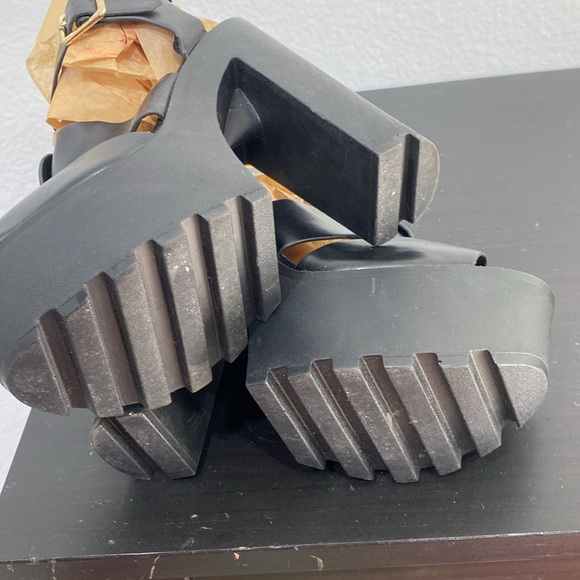 Platforms 👠 - Picture 3 of 7